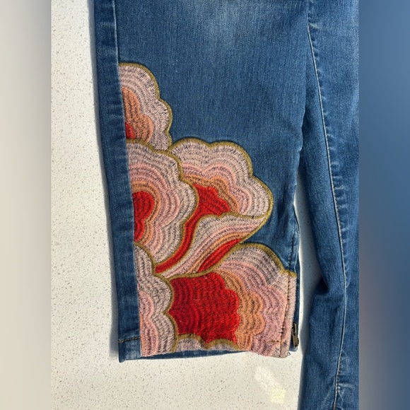 Vintage Liebo Embroidered floral Jeans with zipper bottoms - size 30 - Picture 9 of 12